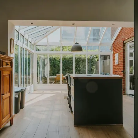 4 Bedroom House With Garden In Ferienhaus