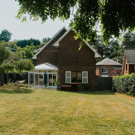 4 Bedroom House With Garden In