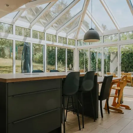 4 Bedroom House With Garden In